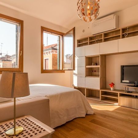Sunny Nest Canal View In Venice Chic Movida Εξωτερικό φωτογραφία